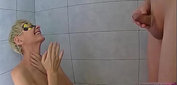  Piss and blowjob for a cute girl. Triple piss   slow motion. Perverted!